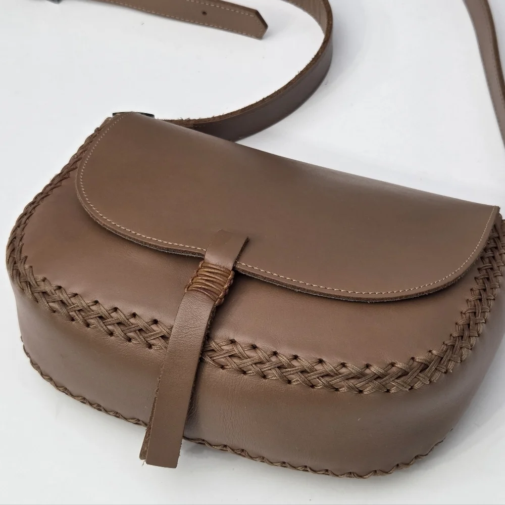 EXCELLENT CALLISTA CRAFTS MESSENGER SADDLE LEATHER BAG - TAN